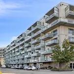 Apartment Close To Downtown And Water